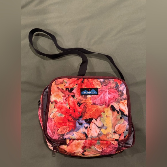 Kavu Autumn Leaf Print crossbody sling bag and lunchbox Set - Picture 5 of 7
